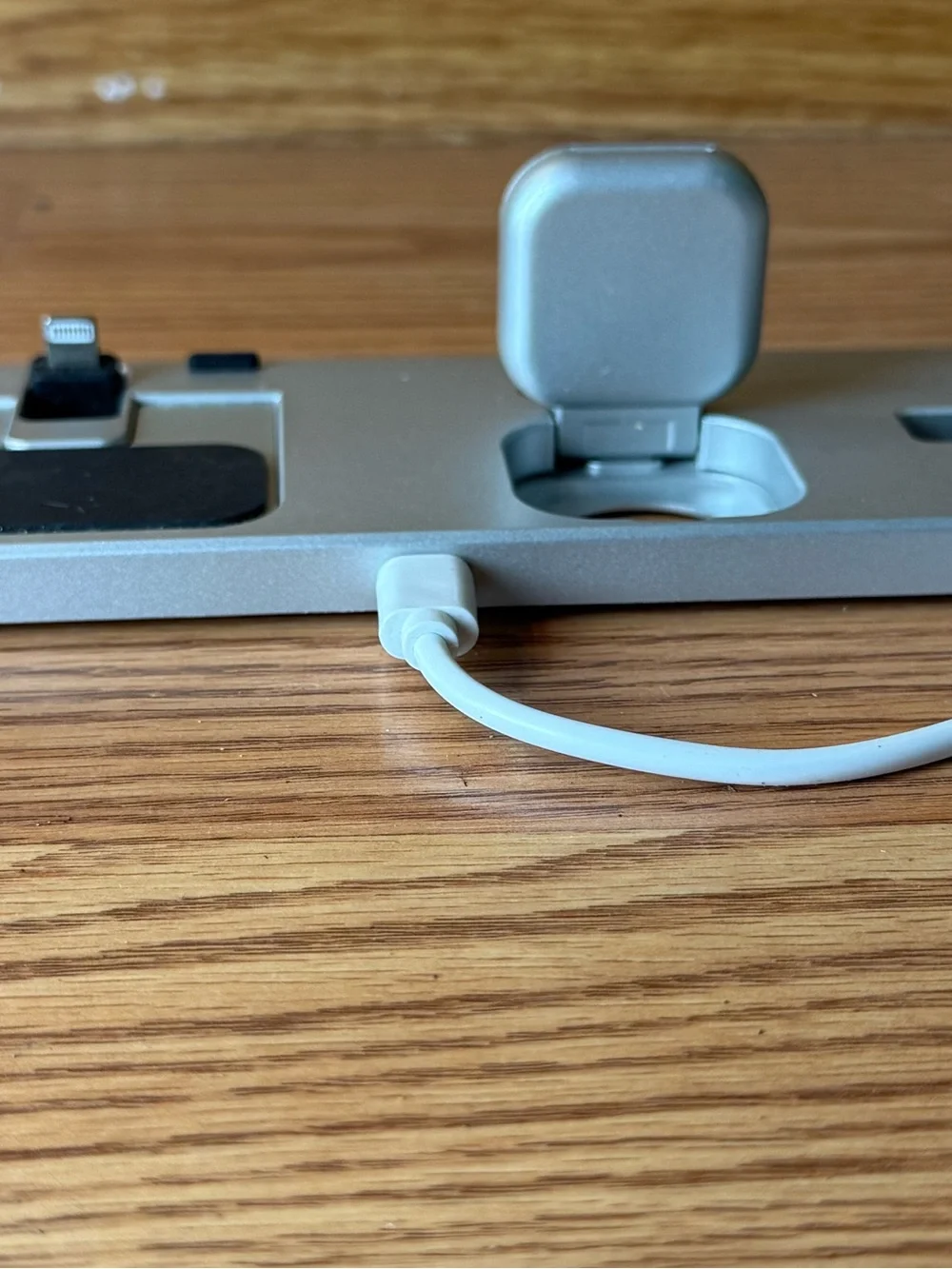 3-in-1 foldable charging station compatible with iPhones, Apple Watches,AirPods.